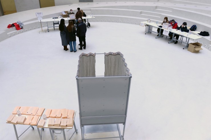 Así comenzaba la jornada un colegio electoral de Valladolid. | EFE