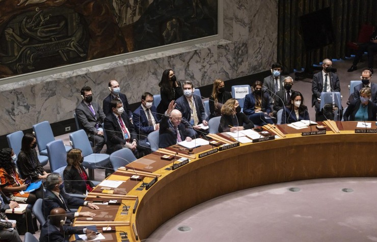 Reunión del Consejo de Seguridad de las Naciones Unidas. En el centro, el embajador de la Federación Rusa. (EFE/EPA/JUSTIN LANE)