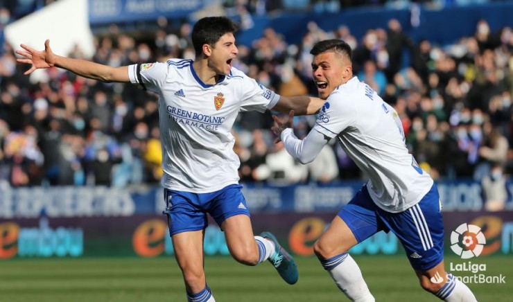 Jaume Grau celebra un gol con el Real Zaragoza.