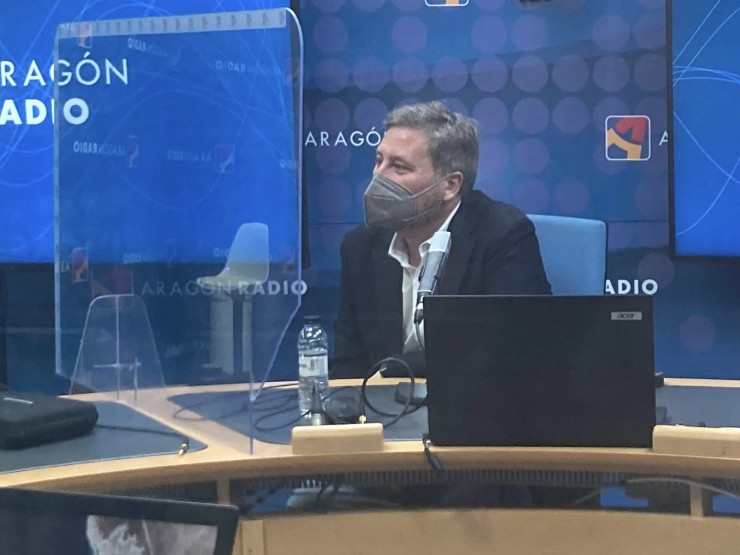 El consejero de Vertebración, Movilidad y Vivienda del Gobierno de Aragón, José Luis Soro, este miércoles en los estudios de Aragón Radio.