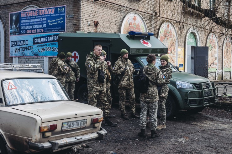 Soldados del ejército ucraniano, ayer en Oblast de Donetsk, Ucrania. (Diego Herrera / Europa Press).