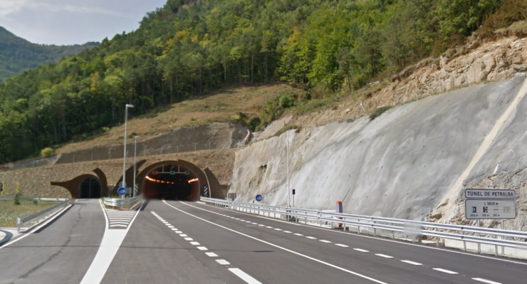 Entrada este del túnel de Petralba en la N-260. / Google Street View.
