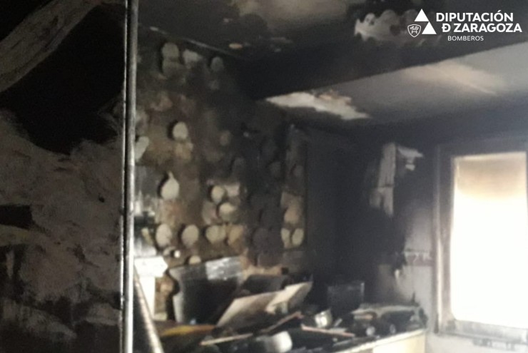 La cocina afectada ha quedado completamente destruida. / Imagen: Bomberos Diputación Zaragoza.