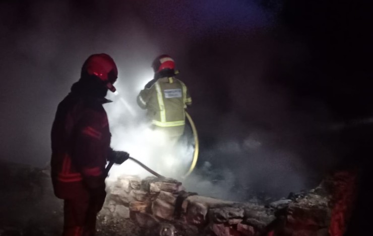 Imagen del incendio declarado en Fórnoles. / Foto: Bomberos Diputación de Teruel