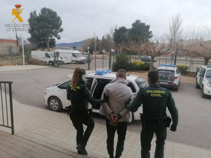 El detenido antes de ser conducido a los juzgados. / Imagen: Guardia Civil Zaragoza.