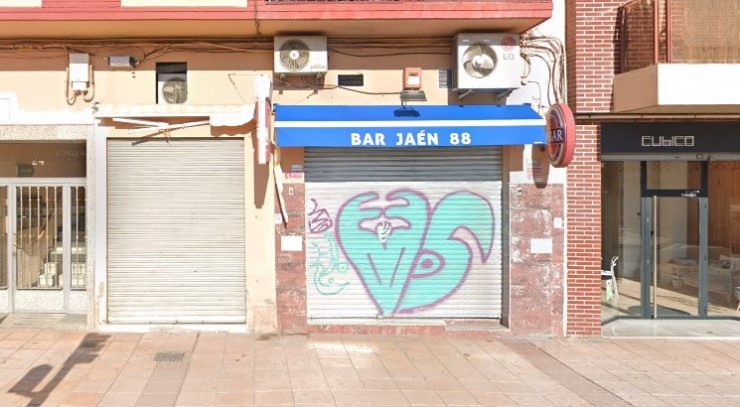 Fachada del bar Jaén 88, que ha vendido 47 décimos del primer premio de la Lotería Nacional entre sus clientes. | Google Maps