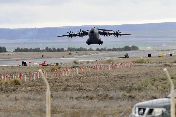 Uno de los dos aviones que ha partido desde la base aérea de Los Llanos (Albacete) con material ofensivo destinado a Ucrania. | EFE