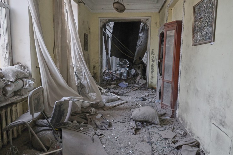 El interior de un edificio destruido en Kharkiv (Ucrania). / Foto: EFE.