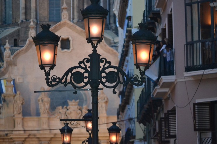 Luces en la calle Alfonso de Zaragoza. / Pixabay.