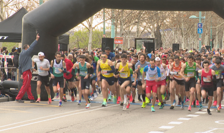 Momento de la salida, este domingo, de la Media Maratón de Zaragoza.