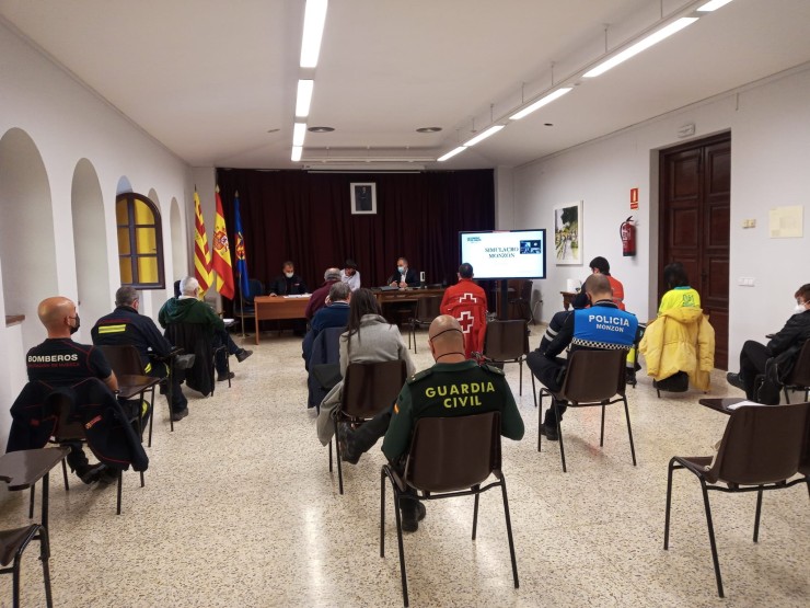 Imagen de la reunión celebrada en el Ayuntamiento de Monzón. / Foto: DGA.