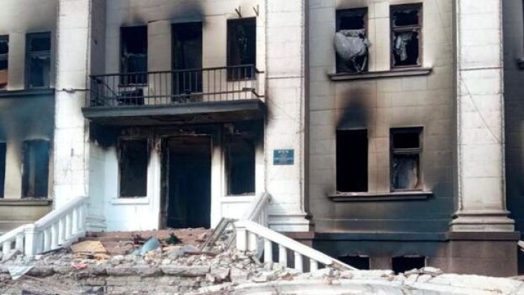 Estado del teatro de Mariúpol después del ataque. (EFE).