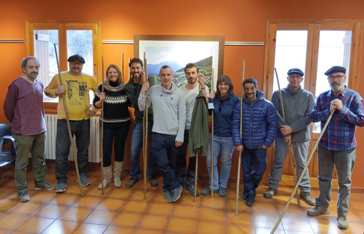 Foto de grupo de alumnos y profesorado de la Escuela de Pastores de Aragón. / Foto: Roberto Serrano