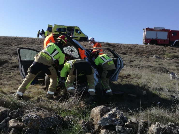 Servicios de emergencias auxiliando al herido. / Foto: Diputación Provincial de Teruel