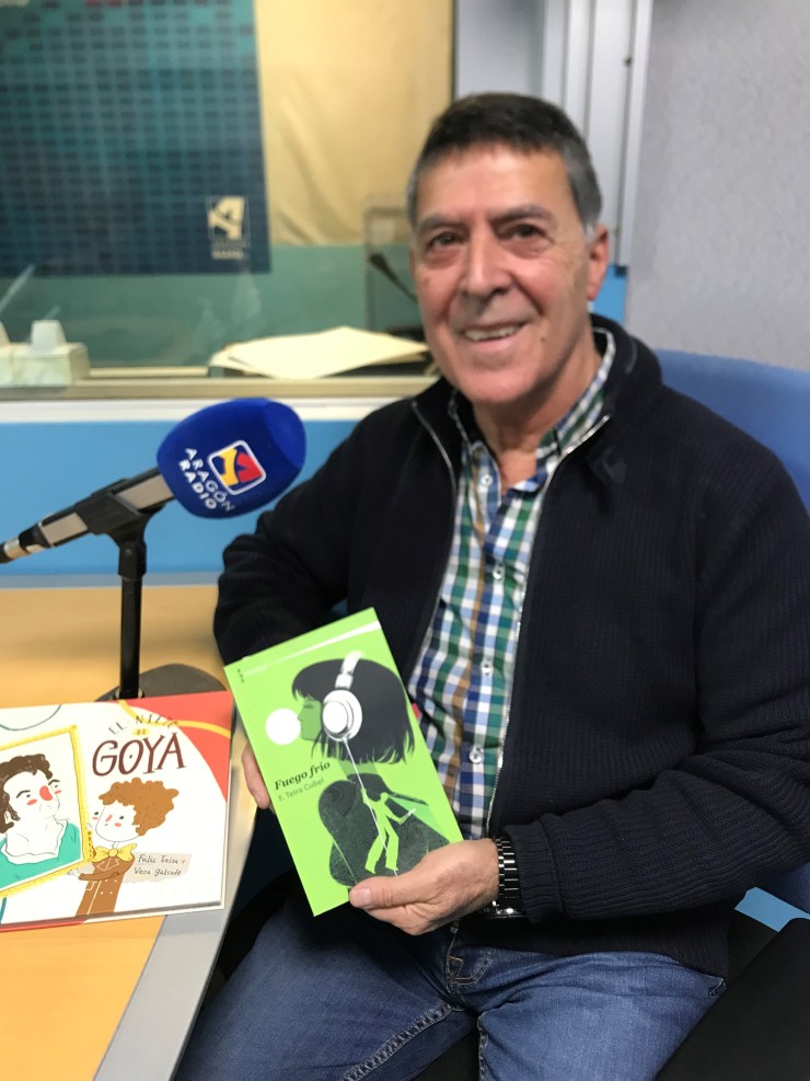 Entrevista a Felix Teira en Aragón Radio, junto a varias de sus obras