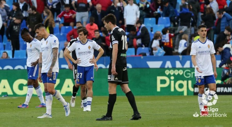 Los jugadores del Real Zaragoza, tras el partido ante el Burgos. Foto: LaLiga.