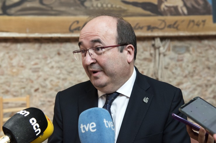 El ministro de Cultura y Deporte, Miquel Iceta, realiza declaraciones a los medios de comunicación. / Foto: EP.