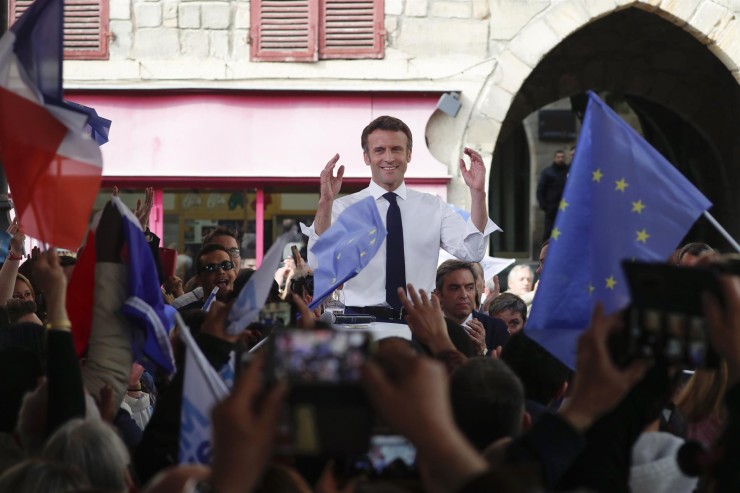 El actual presidente francés y candidato a la reelección, Emmanuel Macron, en su último acto de campaña en Figeac. (EFE/EPA/Guillaume Horcajuelo).