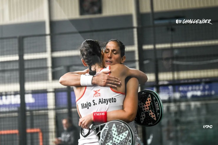 Mapi y Majo Sánchez Alayeto celebran su victoria en el duelo de este viernes. Foto: WPT