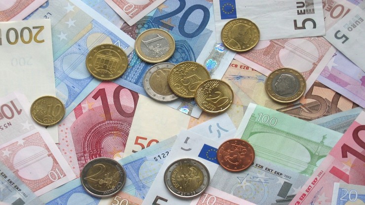 Billetes y monedas de euro. / Pixabay