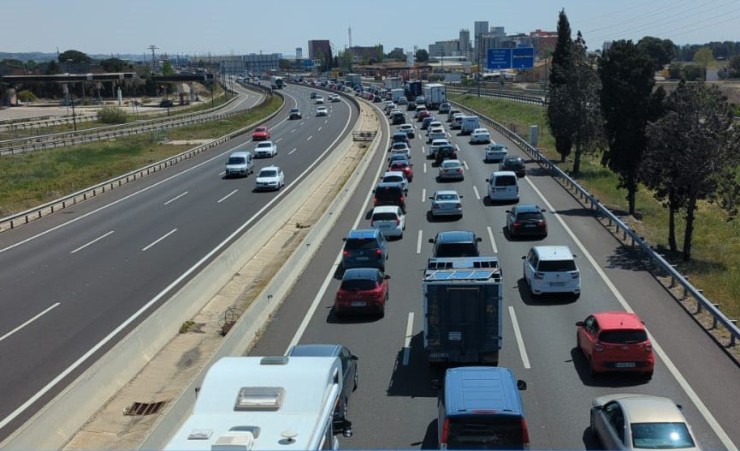 Tráfico denso en la Ronda Norte en Zaragoza.