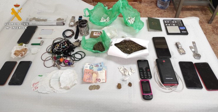 Objetos que se encontraron en el domicilio cuando se realizó el registro. Fuente: Guardia Civil Zaragoza.