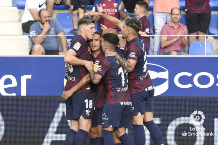 Los jugadores de la SD Huesca celebran uno de los goles de este sábado.
