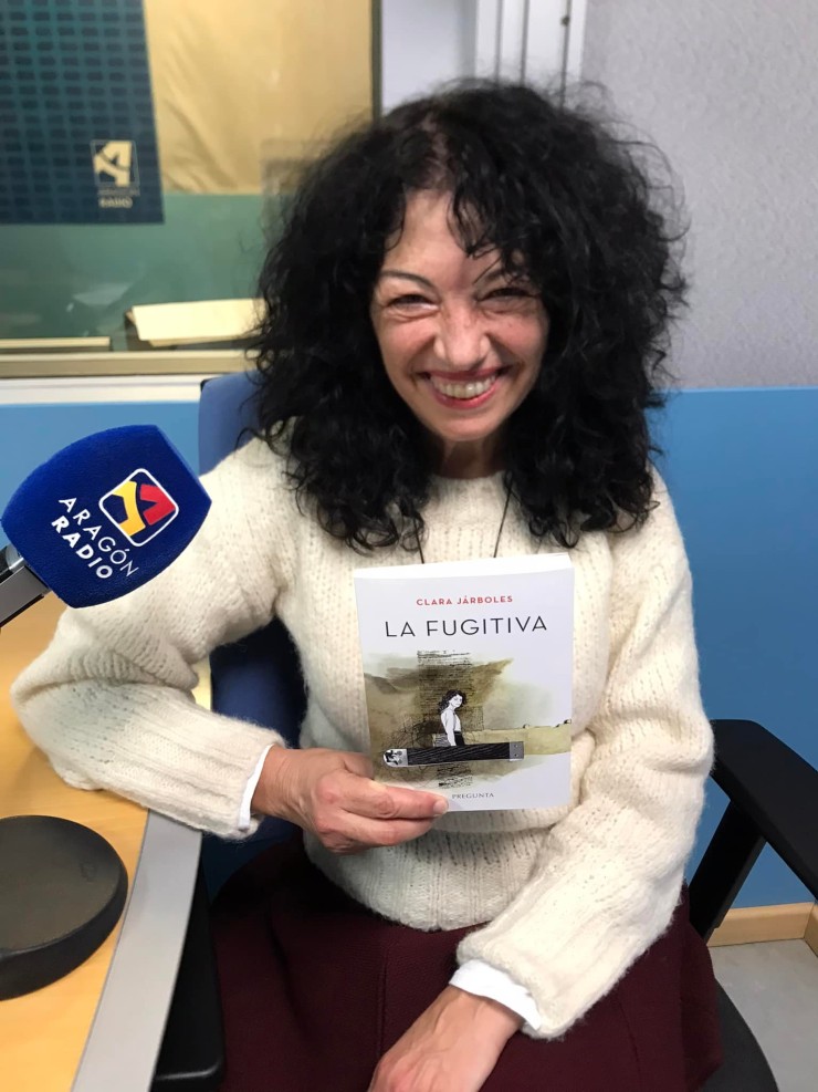 Entrevista a Clara Jarboles en Aragón Radio, junto a su obra "La Fugitiva"