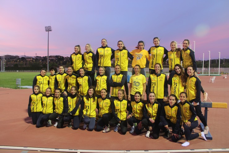 Una imagen del equipo femenino del Alcampo Scorpio71 que compitió este sábado en Zaragoza.