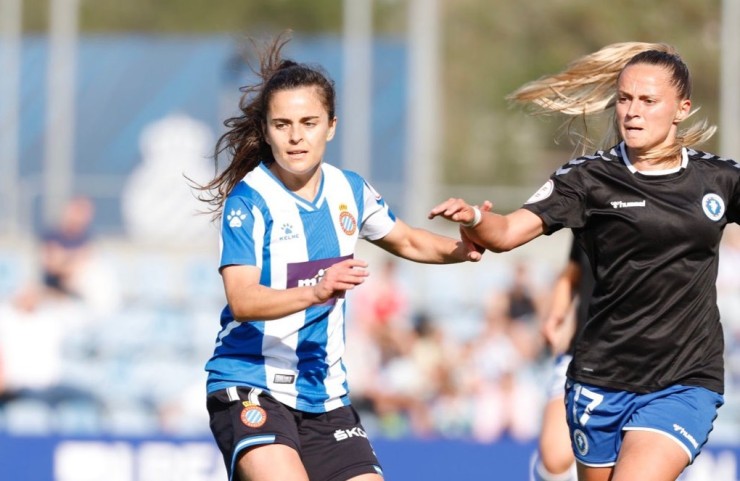 Naima García disputa un balón. Foto: RCD Espanyol