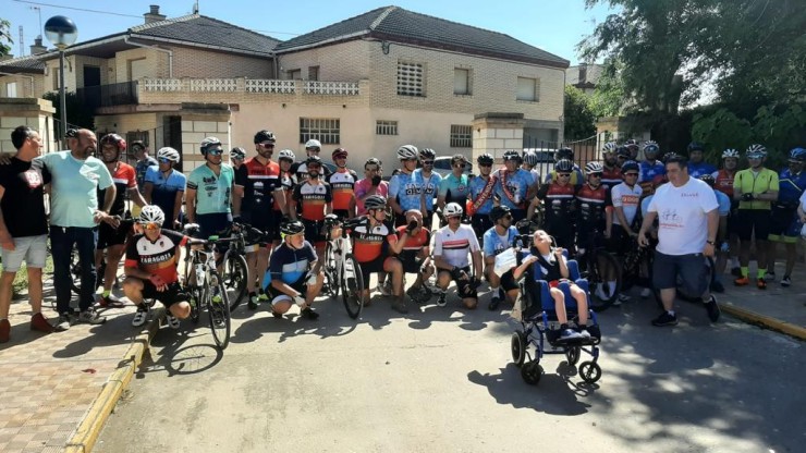 Una imagen de los participantes en la II Salida Ciclista Solidaria.