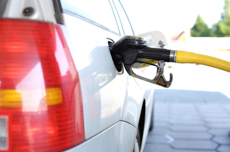 Se prevé que los precios de la gasolina se mantengan altos.