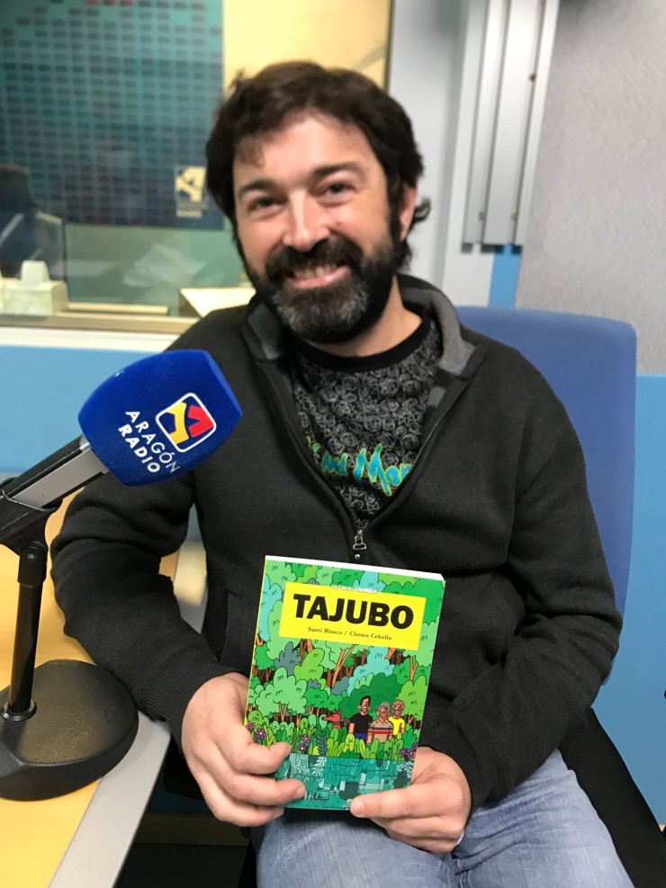 Entrevista a Santiago Blasco en Aragón Radio, junto a su obra "Tajubo"