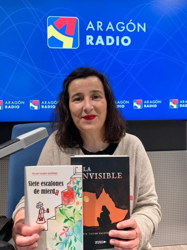 Entrevista a Tiscar Valero en Aragón Radio, junto a sus obras más actuales "Siete escalones de mierda" y "La invisible"
