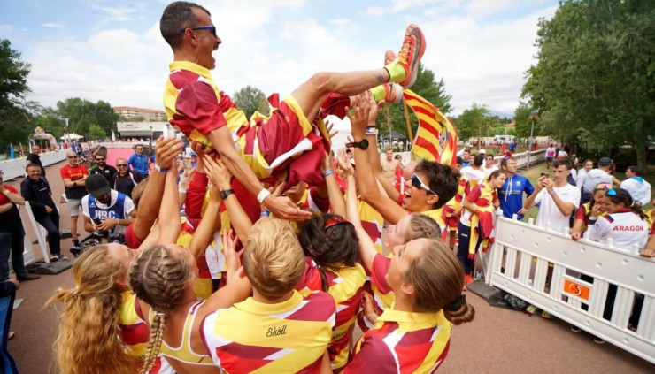 La selección aragonesa celebra su éxito conquistado en Logroño.