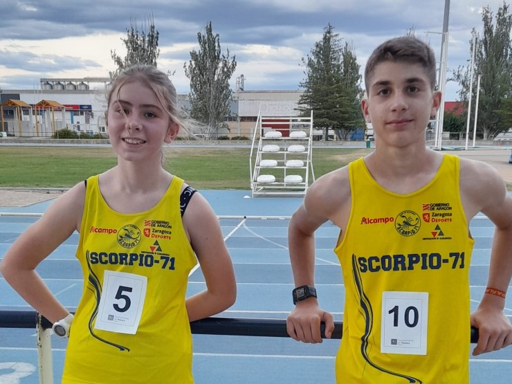 Los atletas del Alcampo-Scorpio71 Emma López y Pablo Zárate.