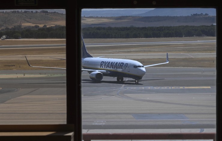 Segunda jornada de huelga de los tripulantes de cabina de pasajeros (TCP) de Ryanair este sábado. / EFE