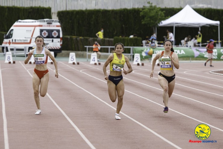 Ana Cuello durante un 100m de la Liga Iberdrola de División de Honor. Víctor Vieytes