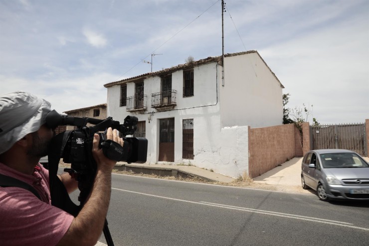 La Policía Nacional investiga la muerte de una mujer cuyo cadáver fue encontrado en una vivienda con signos de violencia en Alzira (Valencia). / Foto: EFE.