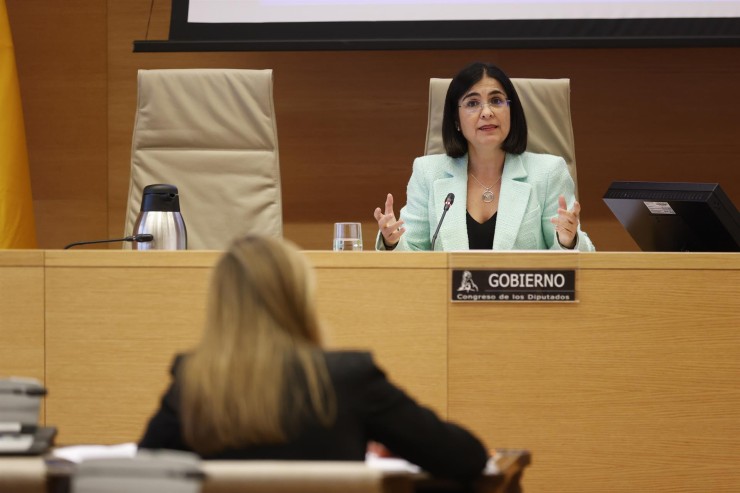 La ministra de Sanidad, Carolina Darias, en una comparecencia de la Comisión de Sanidad y Consumo. (EFE/Javier Lizón).