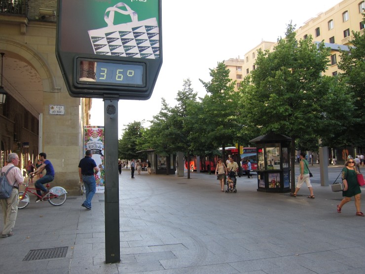 Imagen de archivo de un termómetro a 36º en Zaragoza. / Foto: Europa Press