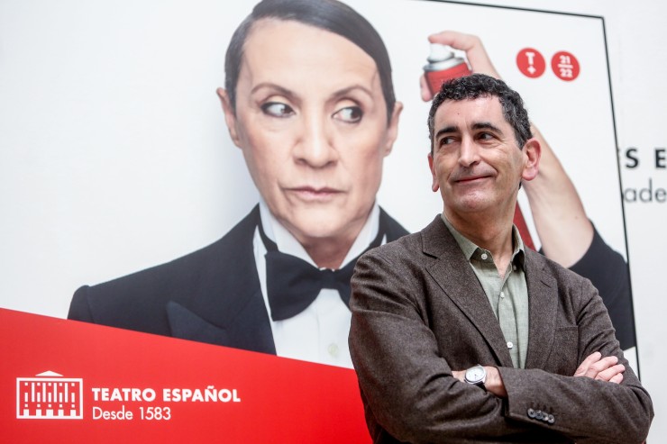 El director Juan Mayorga posa en la presentación del monólogo 'Silencio' en el Teatro Español. / Europa Press.