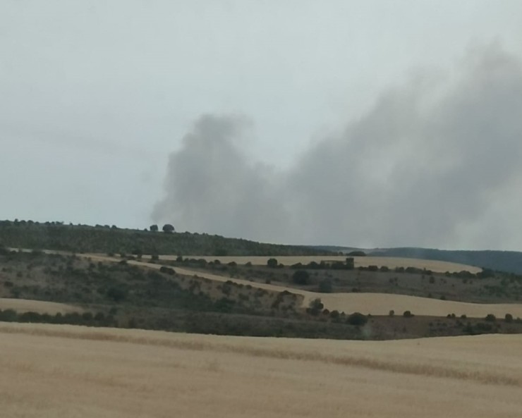 Imagen de cómo se ve el incendio de Monreal de Ariza, visto desde la provincia de Soria. / Óscar López