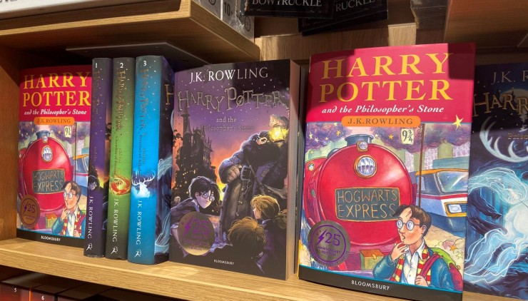 Ejemplares de la saga de libros Harry Potter en una librería londinense. / EFE.