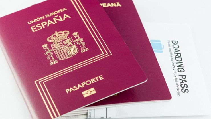 Imagen de dos pasaportes. / Canva