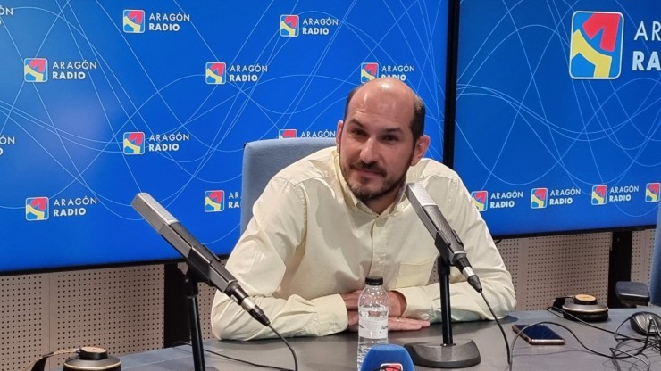 El director general de Medio Natural y Gestión Forestal del Gobierno de Aragón, Diego Bayona, en los estudios de Aragón Radio.