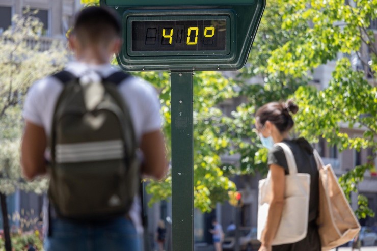 Un termómetro en el centro de Zaragoza marcando los 40 grados. Europa Press