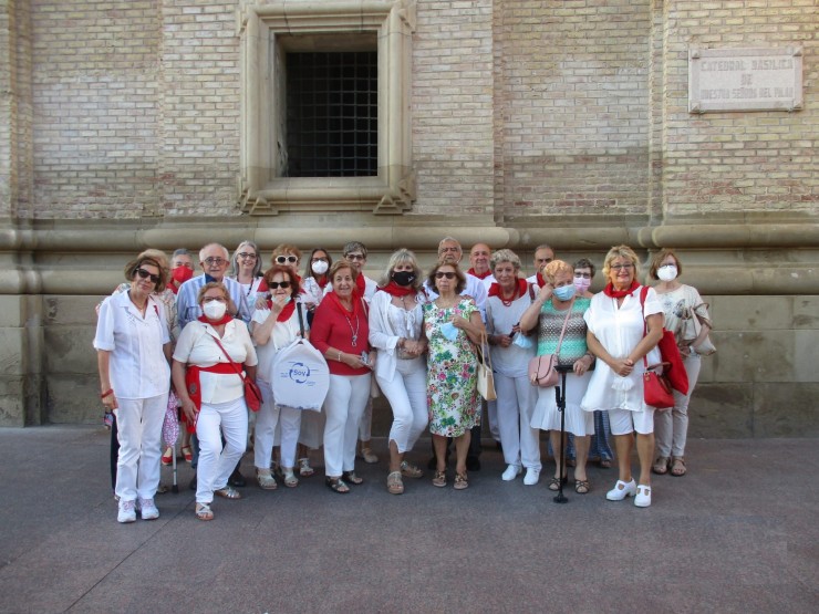 Los miembros de la Casa de Navarra celebran San Fermín en Zaragoza. / A. N.