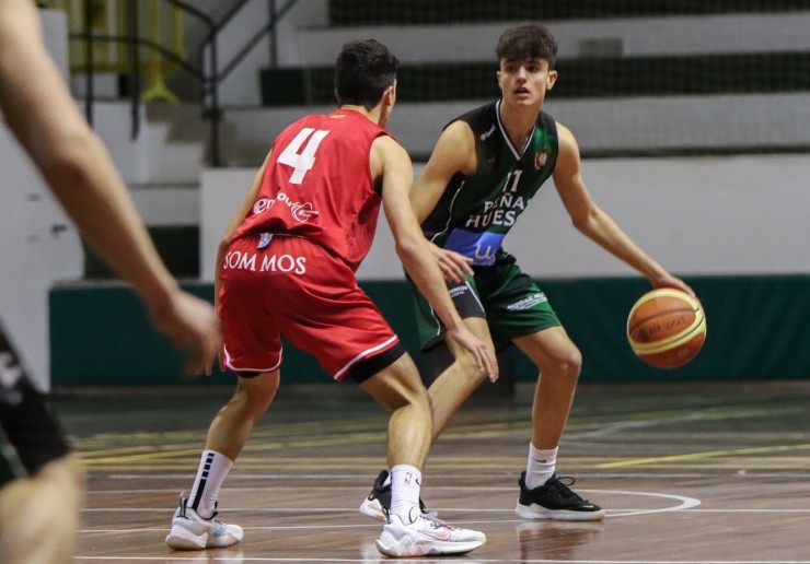 Dani Gómez, en un partido con el Peñas Huesca.
