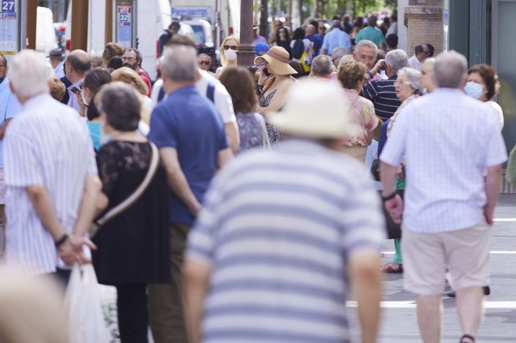 Gente paseando por la calle. / Europa Press